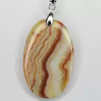 Pendentif en agate rubannée d’Indonésie aux bandes naturelles uniques, pierre d’ancrage et de protection